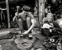 Old Delhi streetside mechanic